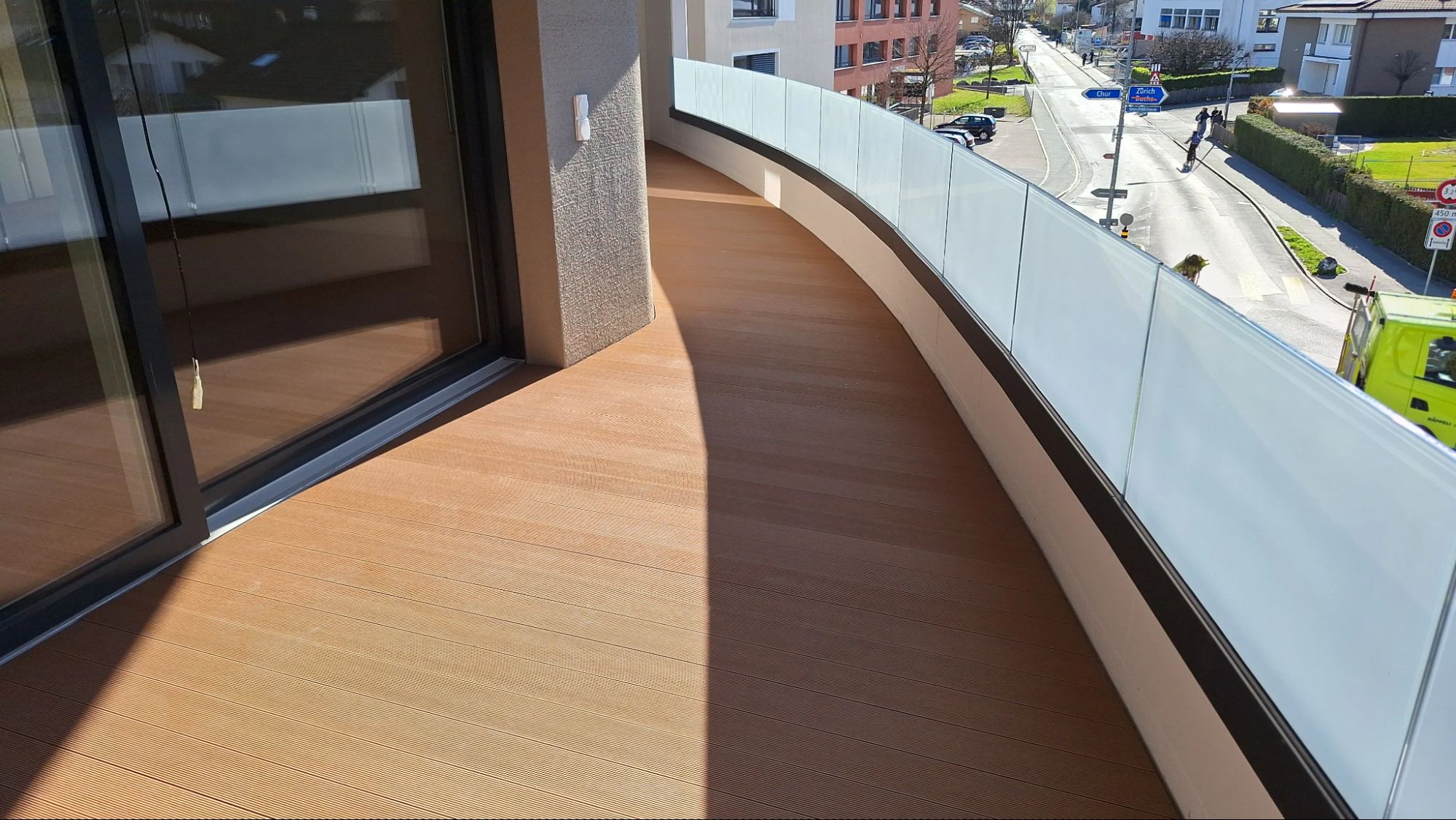 Wetterbeständiger WPC-Belag für moderne Balkon- und Aussenbereiche